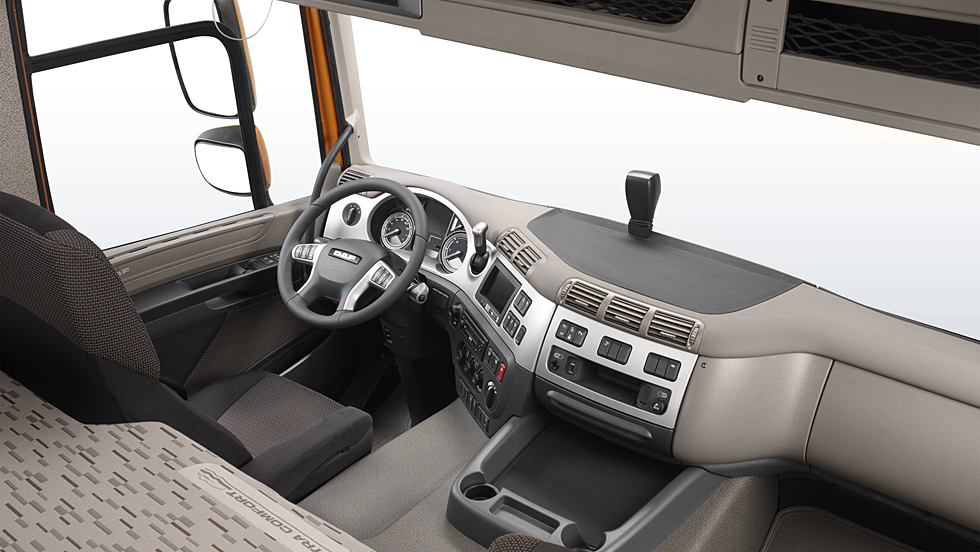 DAF-New-Euro-6-CF-interior-01-980